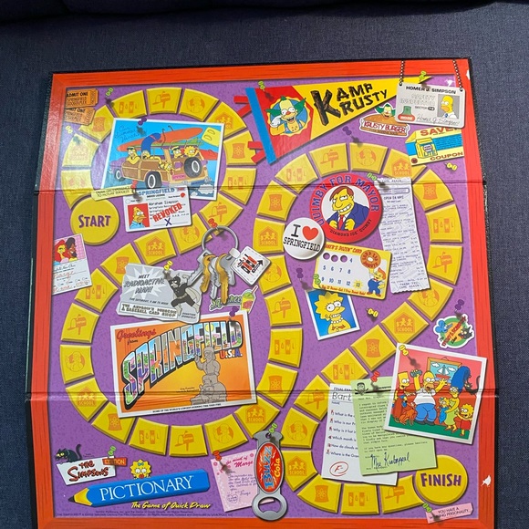 The Simpsons Pictionary game - Picture 3 of 5